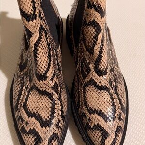 Freda Salvador Snakeskin Patterned Ankle Boots size 8